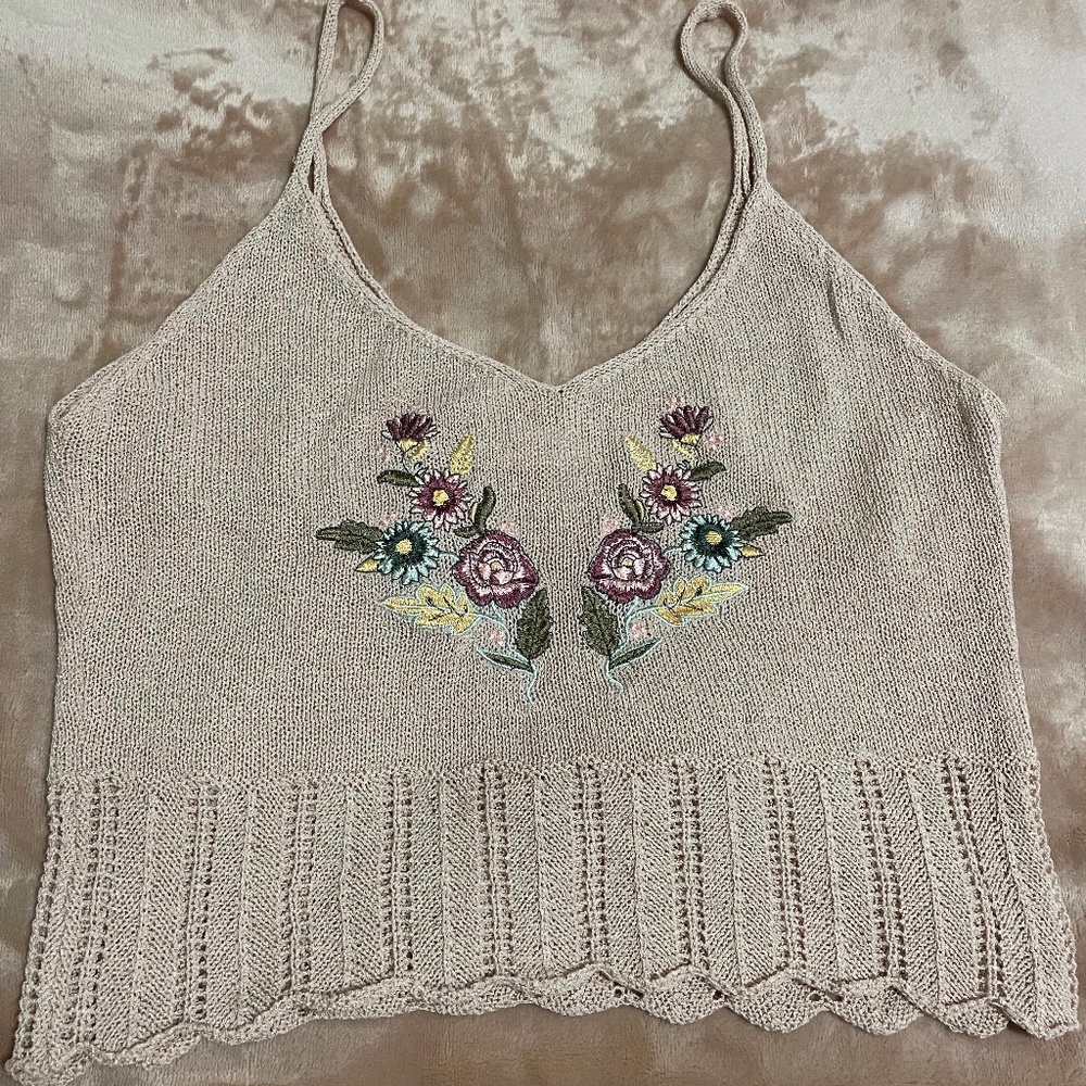 Knit Crop top w/ Flowers embroidered